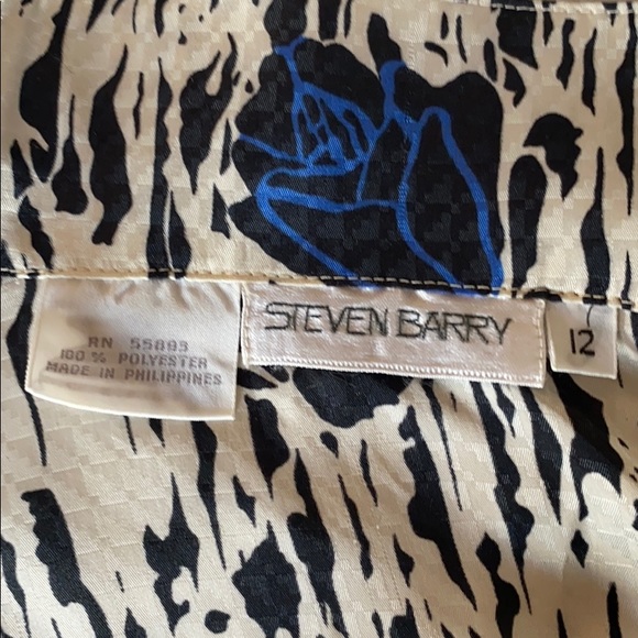 Blue black white floral button down blouse - Picture 4 of 7